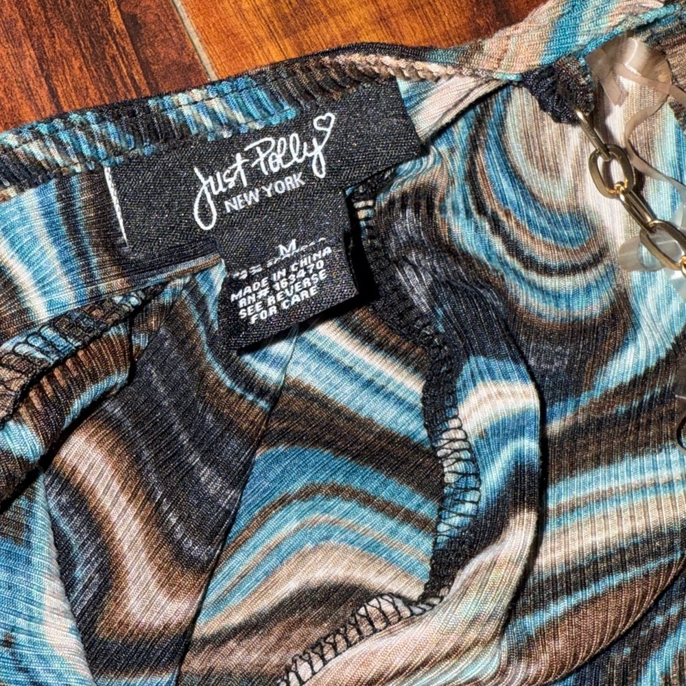 Swirl Pattern Long Sleeve Top - Picture 3 of 3